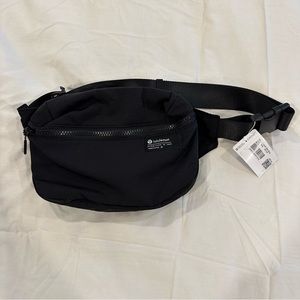 Lululemon clean lines belt bag - Black - one size